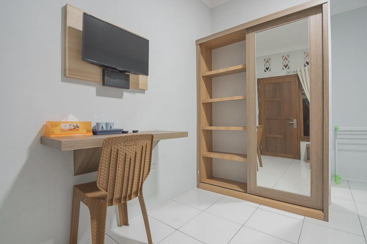 Hotel Reddoorz Near Rsud Dr Abdul Aziz Singkawang Exterior foto