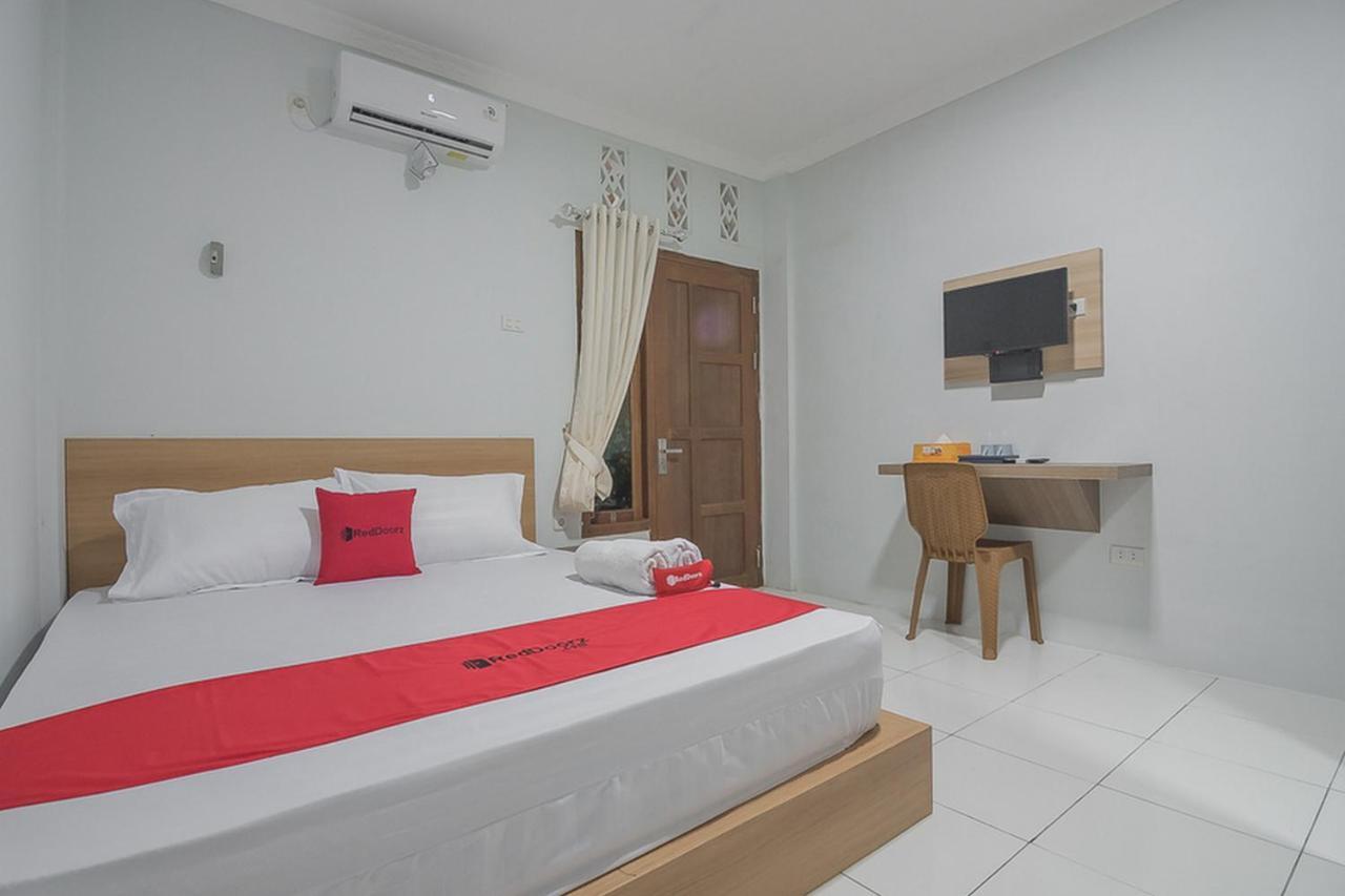 Hotel Reddoorz Near Rsud Dr Abdul Aziz Singkawang Exterior foto