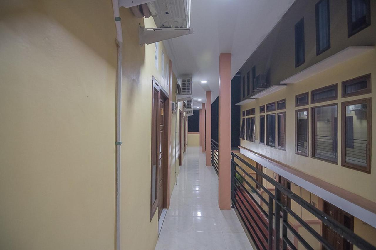 Hotel Reddoorz Near Rsud Dr Abdul Aziz Singkawang Exterior foto