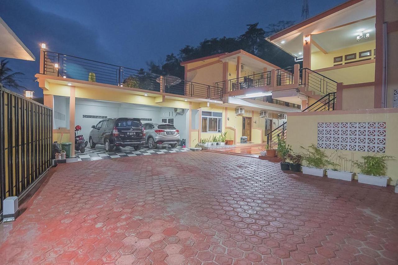 Hotel Reddoorz Near Rsud Dr Abdul Aziz Singkawang Exterior foto